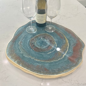 Enorme pieza central de mesa giratoria Lazy Susan de resina de lujo, decoración de servicio de mesa de ágata geoda. Azul acero con detalles en marrón y dorado, gran regalo