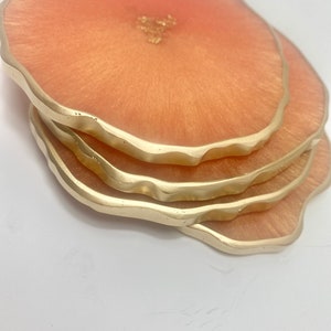 Piękne Peach orange gold custom geode epoksydowe żywiczne podstawki, kolor 2024 - Ręcznie robiony zestaw epoksydowych podstawek. Minimalistyczny wystrój domu.