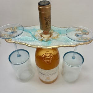 Geode resin wine or champagne butler, caddy. Moonstone with turquoise. Uchwyt na butelkę, prezent na parapetówkę, miłośnik wina, pomysły na prezenty dla agentów nieruchomości