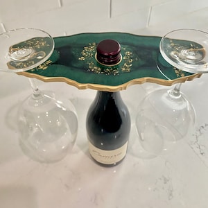 ジオード樹脂のワインまたはシャンパンバトラー、キャディ。エメラルド/ダークネイビーミックス。ボトルホルダー、新築祝いのギフト、ワイン愛好家、不動産業者へのギフトアイデア