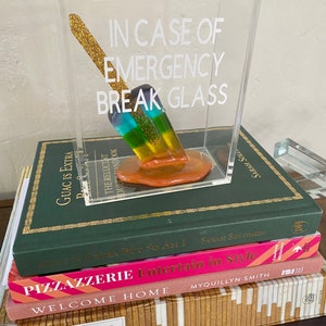 アクリルシャドーボックスに入った、溶けるレインボーアイスキャンディー樹脂アート。オフィス、食品、ホームデコレーション、ポップアート、バーカートの装飾。緊急時にはガラスを割る際に。