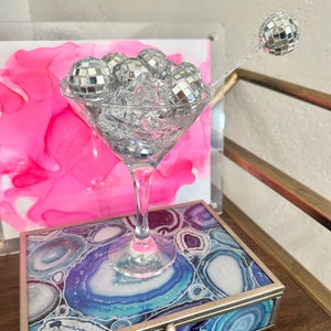 Discobal faux martini plankdecor, hars popart luxe keuken boekenplank barwagensteun. Uniek cadeau voor liefhebbers van wijnmartini, barmannen