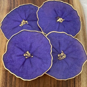 Resin purple geode epoxy coasters, Purple with gold accents, great Mother’s Day gift. College colors. Minimal luxury hostess gift.
