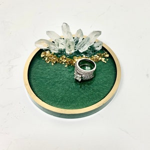 Resin Emerald Crystal geode agate ring dish jewelry holder, great gift for mom, sister, teacher or any hard to shop for person !