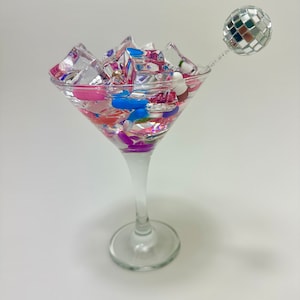 Echte pil faux martini plank decor, hars popart luxe keuken boekenplank barwagen prop. Uniek cadeau voor liefhebbers van wijnmartini, barmannen