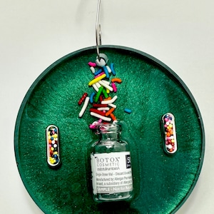 3d sprinkle Botox vial emerald Christmas ornament. injector, nurse doctor gift. Unique upcycled resin custom Botox lover Christmas gift.