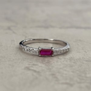 Zierlicher Rubin Baguette Ring: 925 Sterling Silber Minimalistisches Stapelband