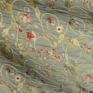 Tissu de brocart d'ameublement floral multicolore pour draperie, VERT SAGE (110 po.) Vendu au mètre
