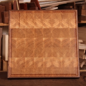 Cutting board with comfortable handle and juice groove | End grain chopping block | Wood oak and walnut