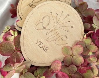 Monthly Milestone Discs, Wooden Baby Monthly Chips, Baby Photo Props, Baby Milestone Markers, Laser Engraved Baby Milestone Cards