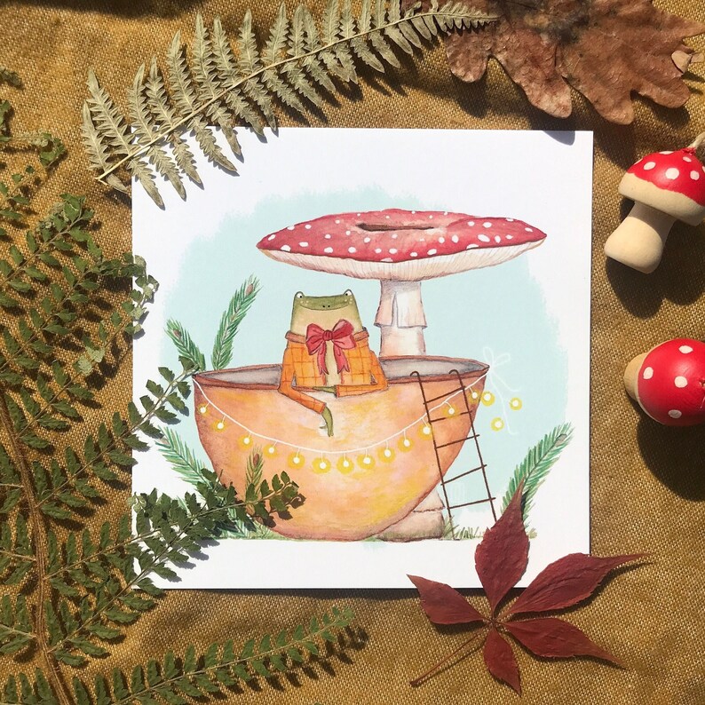 Petite grenouille d'automne mignonne dans sa coquille de noix sous son champignon jolie carte peinte à l'aquarelle et reproduite sur du papier épais de très bonne qualité