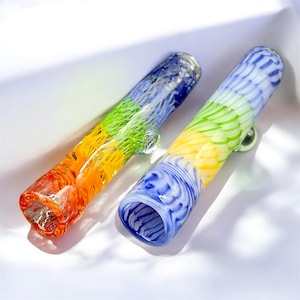 Mundgeblasene Chillum-Pfeife aus farbigem Glas