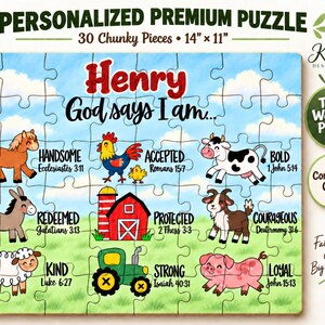 Op de afbeelding: Een rechthoekige houten puzzel van 30 stukjes met een afmeting van 35,56 cm bij 27,94 cm. De puzzel toont een boerderijtafereel met een rode schuur, een groene tractor en diverse dieren, waaronder een paard, haan, koe, ezel, geit, schaap en varken.