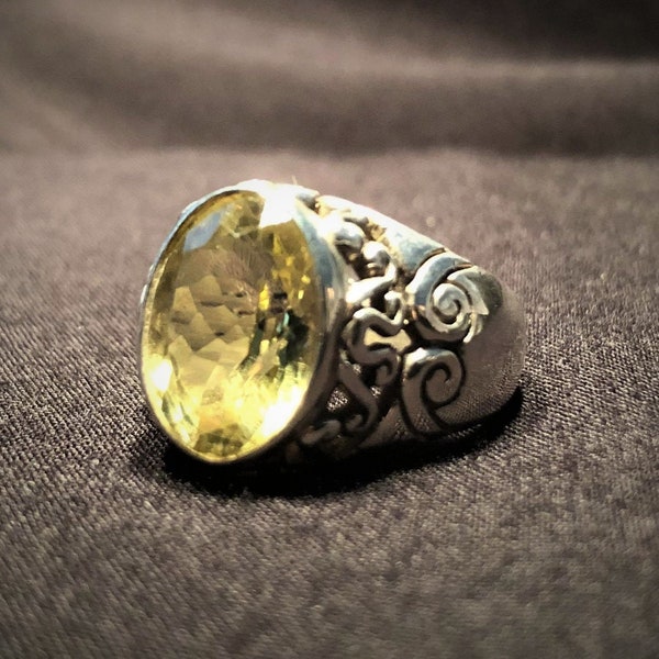 CITRINE and ARGENT, BAGUE faceted oval stone. Pierre of the month of November. Jonc Worked Citrine and sterling silver ring, November stone.