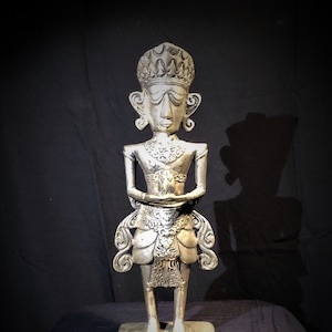 Broken BRONZE STATUETTE, Unique Indonesian Sculpture, King or Village Chief. Bronze STATUS, Imaginary character King or chief.