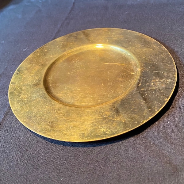 PATEN. LITURGICAL object from QUEBEC, Canada. Paten. Christian, catholic, Eucharist, communion. Silversmithing. Sacred Heart. Congregation