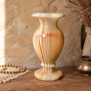 Onyx vase, unique and stunning flower pot, or other decoration. Centerpiece. Chic decoration. Onyx vase flower pot.