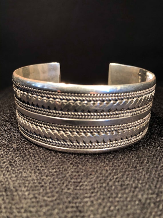 60+ Gram Highly Detailed Native American Navajo Sterling Silver Bracelet 60+ Gram Highly Detailed Native American Navajo Sterling Silver Bracelet