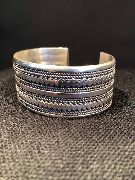 60+ Gram Highly Detailed Native American Navajo Sterling Silver Bracelet 60+ Gram Highly Detailed Native American Navajo Sterling Silver Bracelet