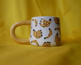 Tasse à café banane en céramique faite main avec anse, tasse colorée peinte à la main mignonne, cadeau esthétique tasse de boisson en poterie design fruit pour elle / lui