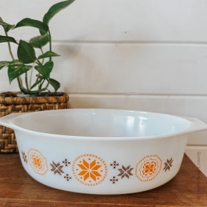 Vintage Pyrex Town & Country 2.5 Quart Casserole Dish | Vintage Kitchen, Autumn