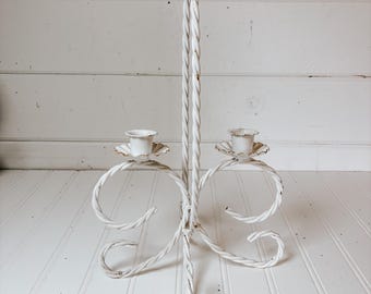 Portavelas de mesa/candelabro vintage de metal blanco Homco con diseño de cuerda trenzada.