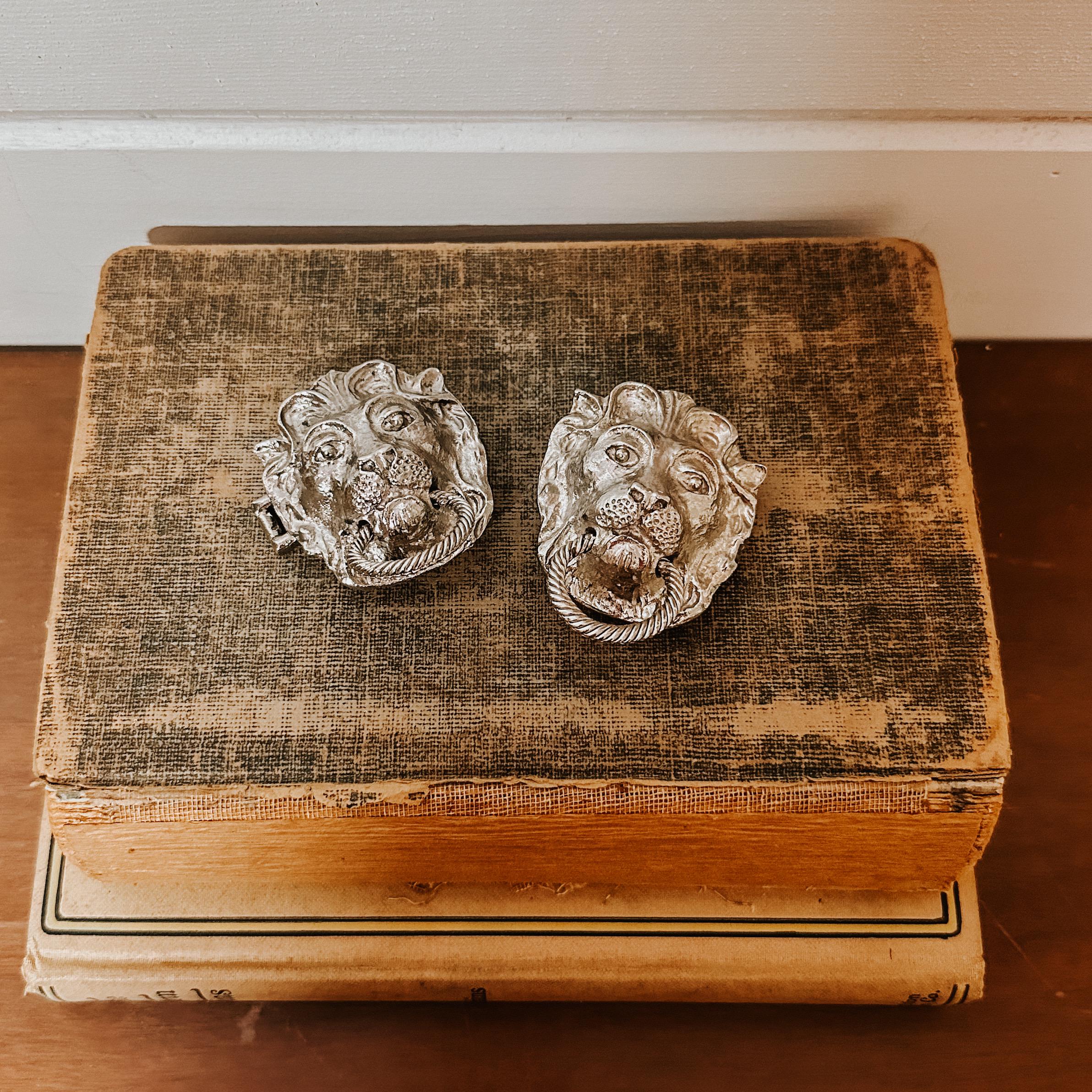 intage Silver Lion Head Belt Buckle |Doorknocker Style 1974 Mimi N Di Vintage 1974 Mimi Di N Gold Lions Door Knocker Belt Buckle  main image 3