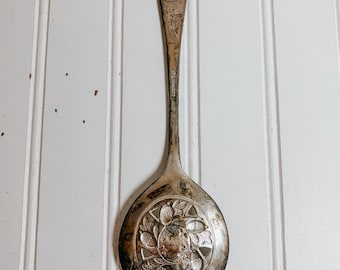 Cuchara de servir Godinger vintage, chapada en plata, perforada y ranurada.