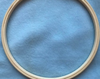 Wood hand embroidery hoop for needlework and cross stitch, hoop frame for stitching and display, 8" Aro de bordado a mano de madera