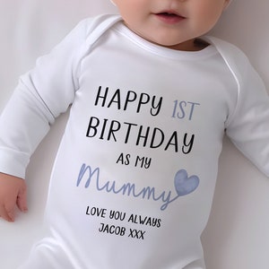 ママとしての1歳の誕生日おめでとう、男の子の誕生日の服装、1歳の誕生日、ママの誕生日プレゼント、赤ちゃんの成長、親としての1歳の誕生日、新米ママ
