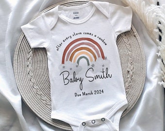 Personalisierte Baby wachsen,Rainbow Babymitteilung,Schwangerschaft Reveal,Baby Weste,Baby Schlafanzug,Baby offenbaren,neues Baby Geschenk,neue Mutter,IVF,Fehlgeburt