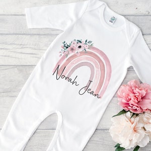 パーソナライズされたベビーグロー、女の子の赤ちゃん、新生児ギフト、ベビーベスト、帰宅時の服装、出産のお知らせ、スリープスーツ、赤ちゃんの記念品、ベビーシャワー、新生児