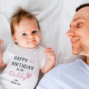 パパとして1歳の誕生日おめでとう ベビー服、1歳の誕生日、1歳の誕生日のパパ、お父さん、パパへのプレゼント、ベスト、スリープスーツ、記念品、新生児、男の子、ブルー