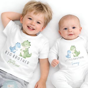 Gepersonaliseerde T-shirt grote broer en kleine broer, outfit voor broers en zussen, top grote zus zusje, nieuw babycadeau, gepromoveerd tot grote broer