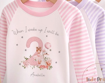 女の子の2歳の誕生日パジャマ、目が覚めたら2歳、2歳の誕生日プレゼント、パーソナライズされた誕生日パジャマ、バレリーナの白鳥をテーマにした誕生日