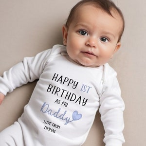 パパとして1歳の誕生日おめでとう ベビー服、1歳の誕生日、1歳の誕生日のパパ、お父さん、パパへのプレゼント、ベスト、スリープスーツ、記念品、新生児、男の子、ブルー