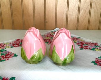 Rosebud salt and pepper shakers, pink flowers