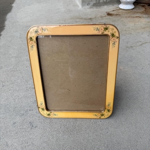 Light Yellow Flowered Corners Glass 8x10 Picture Frame