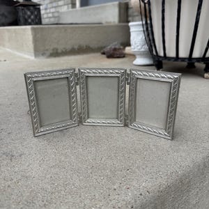 Small Silver 3-Frame Picture Frame