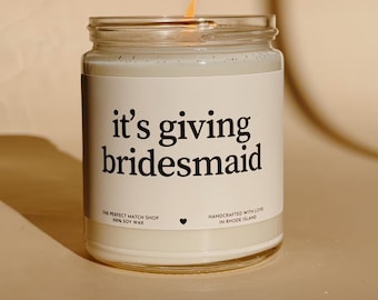 Se trata de regalar una vela a la dama de honor, un regalo para la dama de honor, una caja para la dama de honor, una propuesta para la dama de honor, regalos para la fiesta nupcial, una petición a la dama de honor y la planificación de la boda.