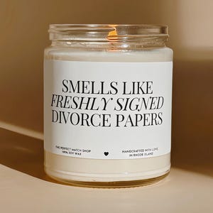 Divorced gift, Gift for her, Divorcee gifts women, Just divorced gift, Funny Divorcee, Smells like freshly signed divorce papers