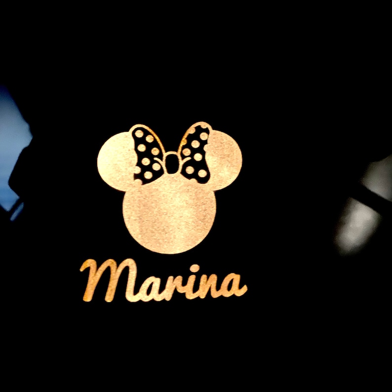 Minnie Mouse/Musse Pigg Silhuett HTV | Personlig Stryk-på vinyl | Disney Lyser i mörkret | Anpassat Bebisnamn | Enkel DIY-dekal T-shirt bild 7