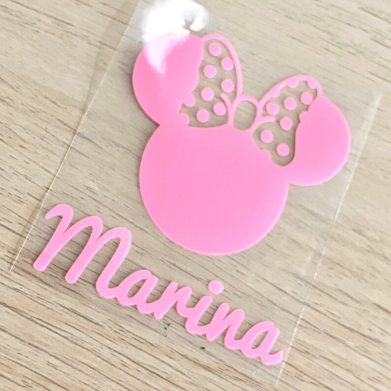 Minnie Mouse/Musse Pigg Silhuett HTV | Personlig Stryk-på vinyl | Disney Lyser i mörkret | Anpassat Bebisnamn | Enkel DIY-dekal T-shirt bild 6