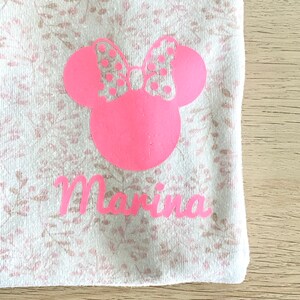 Minnie Mouse/Musse Pigg Silhuett HTV | Personlig Stryk-på vinyl | Disney Lyser i mörkret | Anpassat Bebisnamn | Enkel DIY-dekal T-shirt bild 9