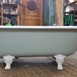 Vintage clawfoot bathtub sale