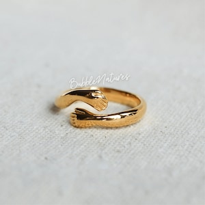 Hugging Hands Ring in 18K Gold Plate, Tarnish Free Stainless Steel Hug Ring, Adjustable Fit Jewellery, Sentimental Gift for Best Friend