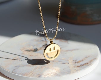 【bighugclub】SMILEY necklace Amazon.com: 14k Gold Smiley Face Diamond Necklace (16 Inches