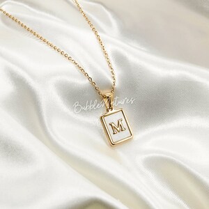 Collar personalizado para mujer, colgante con letra inicial bañada en oro, joyería con nombre de concha blanca, regalo de Navidad - Bubblenatures