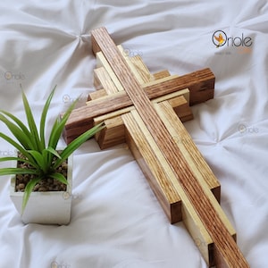 Hölzernes handgemachtes Kreuz, religiöses Hauptdekor, Kruzifix, hölzerne Kunst, Woodcraft 16 &quot;x 7.5&quot; christliches Geschenk, Konfirmation, heilige Kommunion Taufe