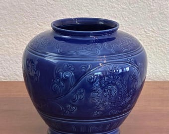 Hyalyn 581 USA Vintage Cobalt Blue Art Pottery Vase Embossed Floral Design